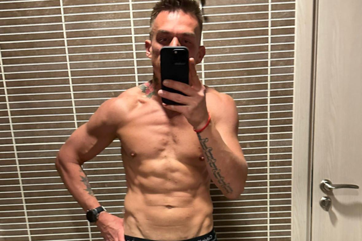 37-летний Влад Топалов показал пресс