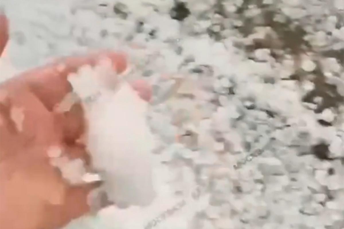 Сильный град с дождем в Подмосковье попал на видео