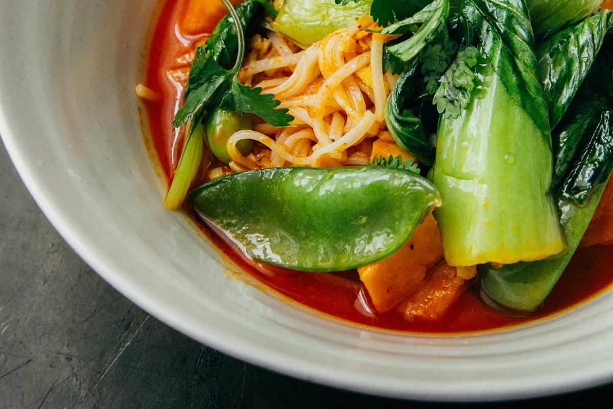 Москвичи раскритиковали открывшийся вблизи Кремля магазин китайской еды