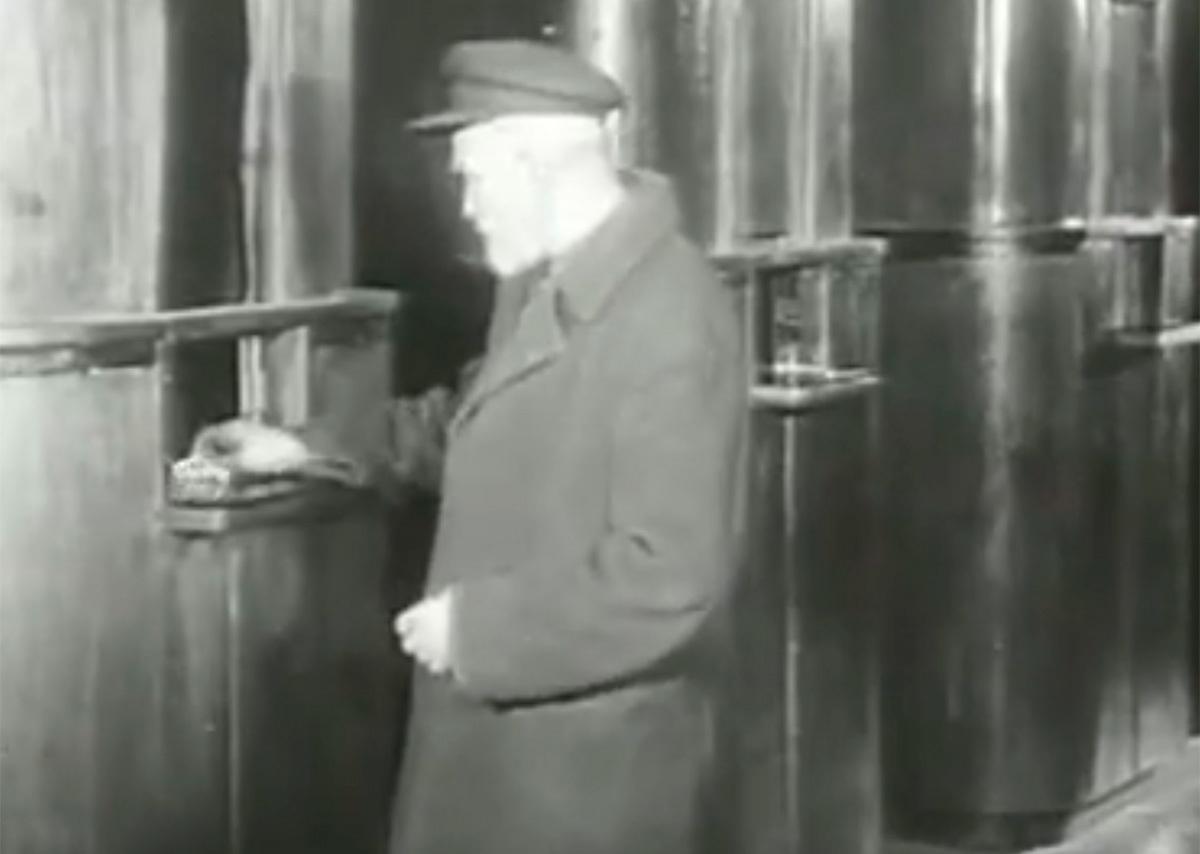 Опубликовано архивное видео с первым пассажиром московского метро