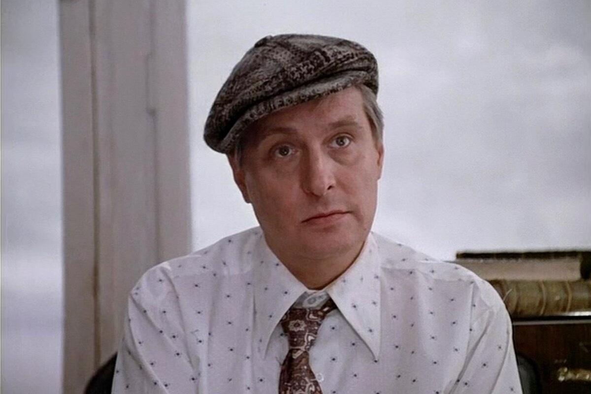 «Начальник поезда приносил нам пол-литра и сосиски». Олег Басилашвили о женах, ночных путешествиях и жизни в коммуналке