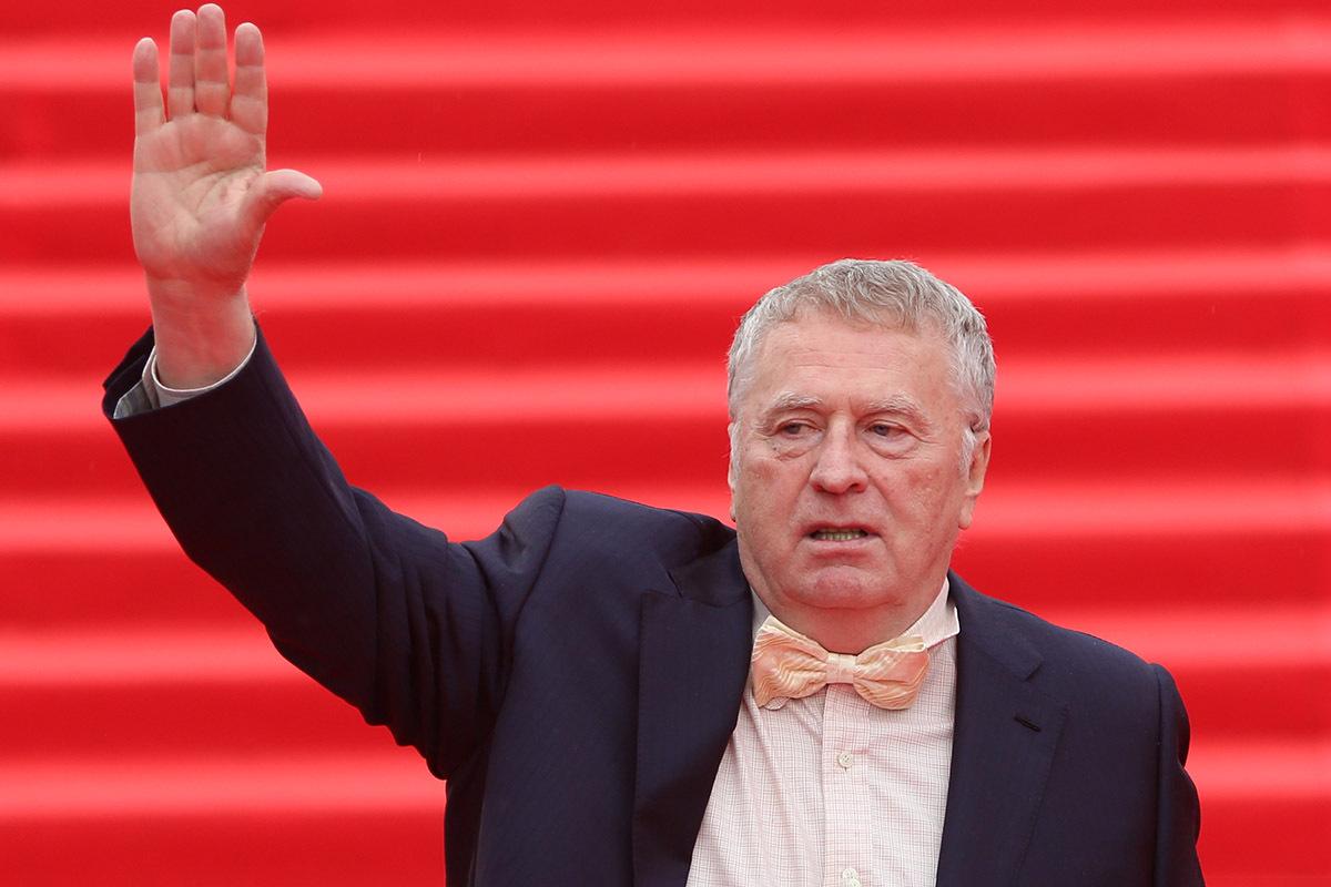 Бренд «Жириновский» будет выпускать водку и вейпы в России под лозунгом «Жириновский навсегда»