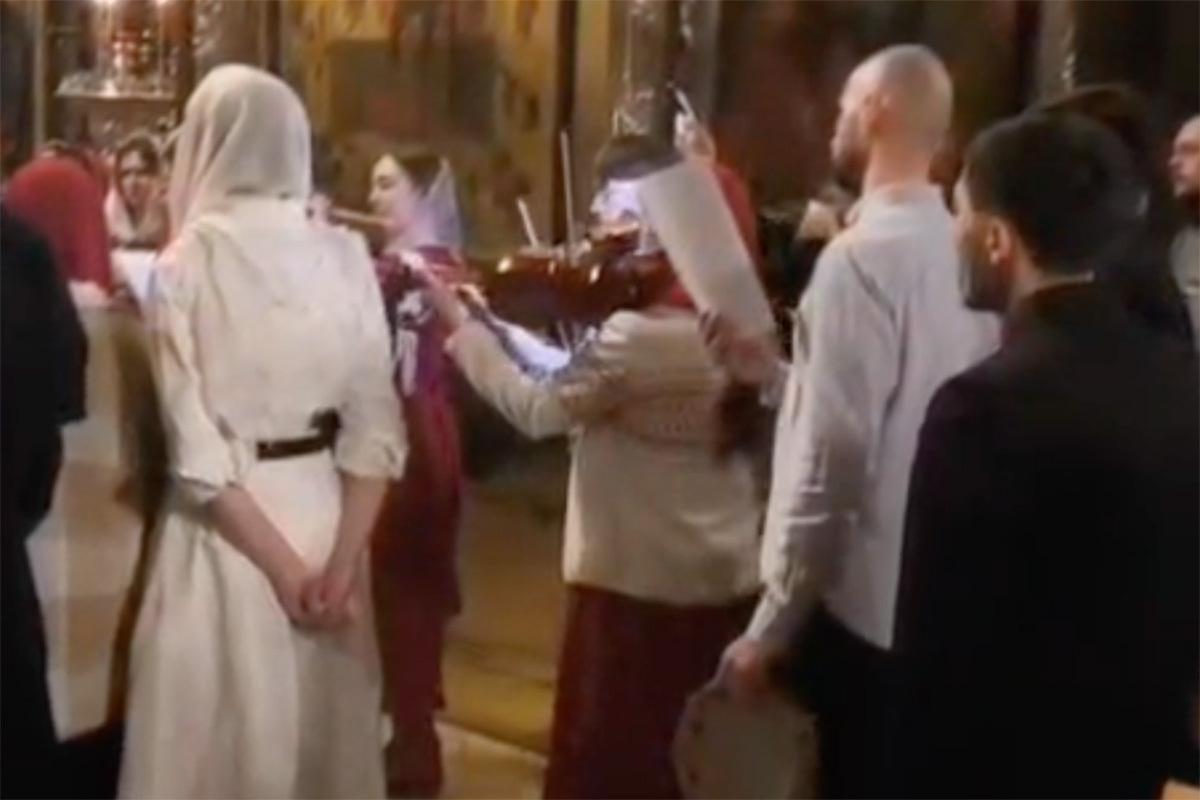 Студенты Московской духовной академии оказались в центре скандала. Виноваты гитара, скрипки и бубны