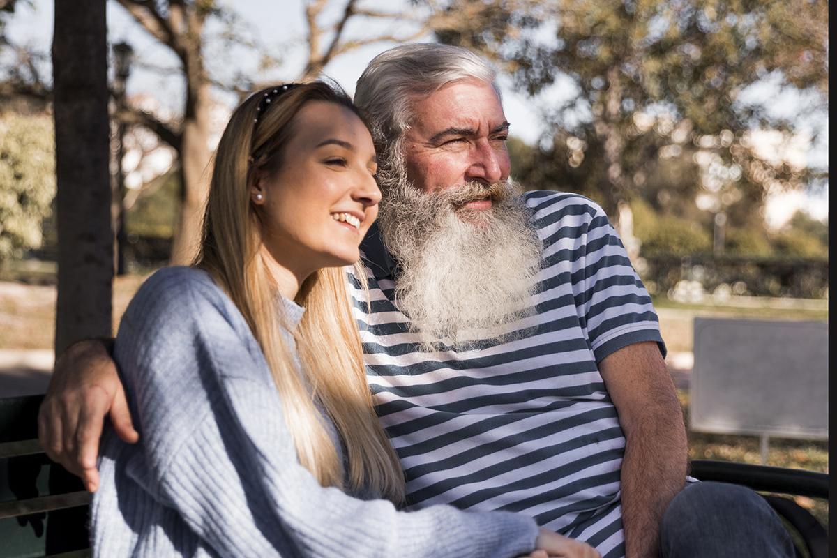 Известный психолог назвала российских богачей «старыми козлами». Все дело — в их молодых женах