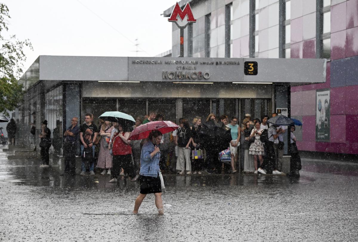Москвичей предупредили о задержках транспорта из-за суперливня