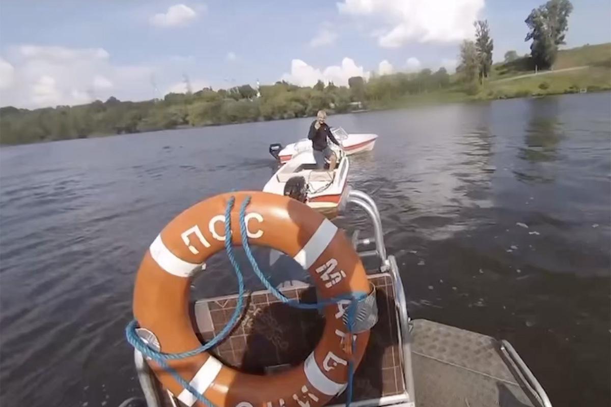 За незаконными прокатчиками лодок устроили погоню на Москве-реке