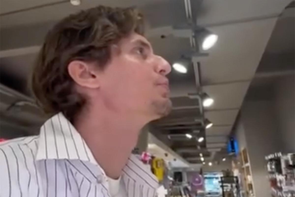 Молодого человека шокировала одна позиция в московском магазине