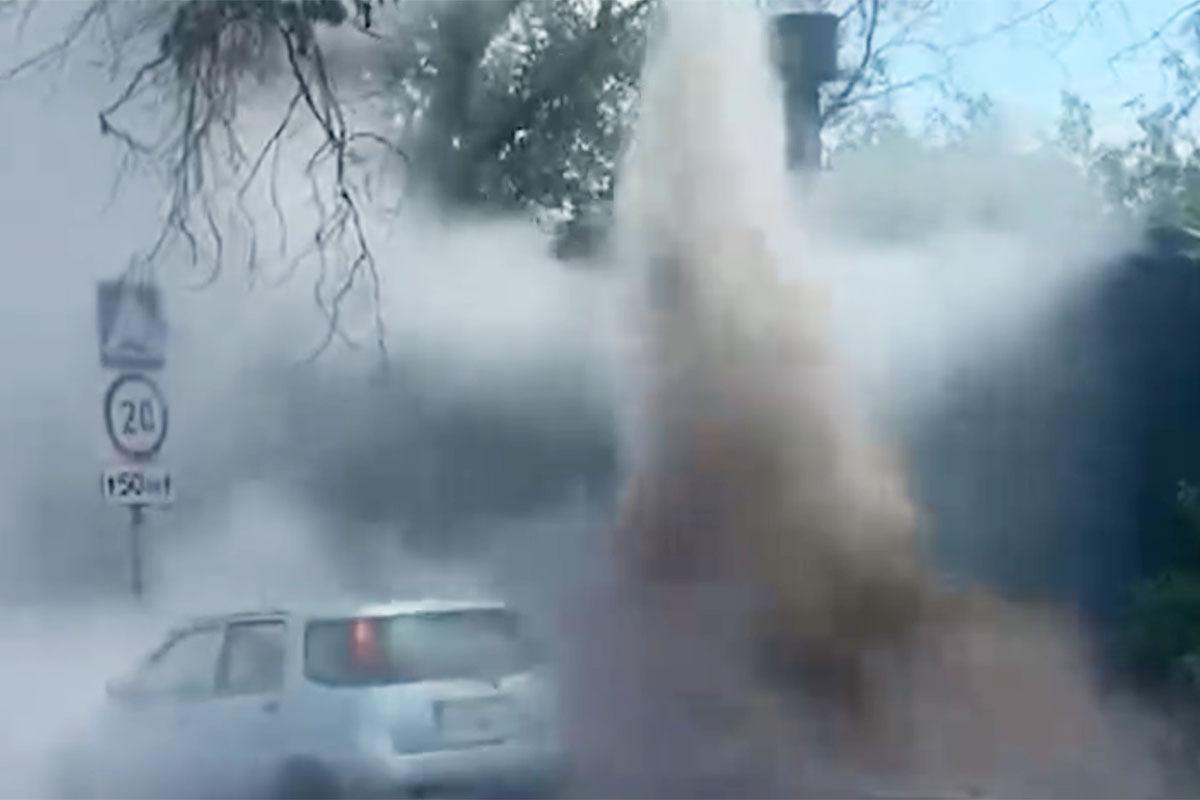 Фонтаны кипятка в Подмосковье забили из-под земли до девятого этажа