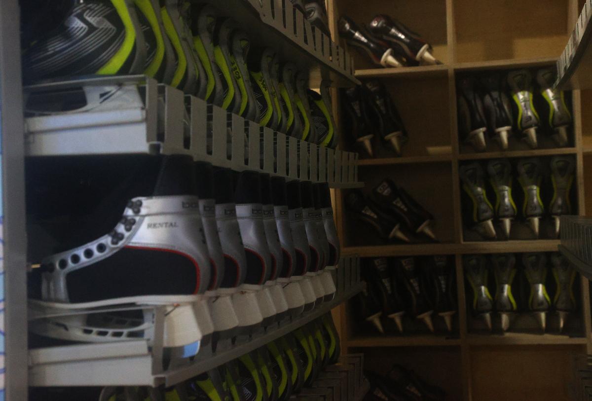 На ВДНХ началась установка главного катка Москвы