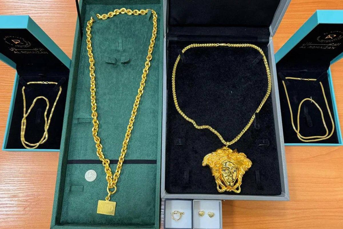 Россиянина с люксовыми украшениями удалось задержать таможенникам Москвы