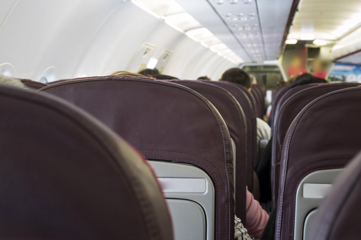 Пассажирка самолета потребовала выпивку и задержала рейс в Москву