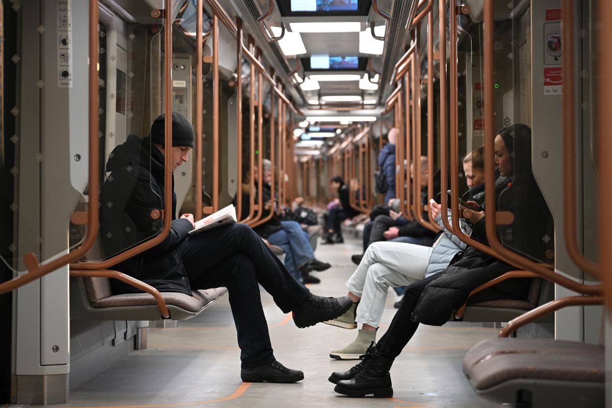 В московском метро увеличился штраф за прослушивание музыки без наушников