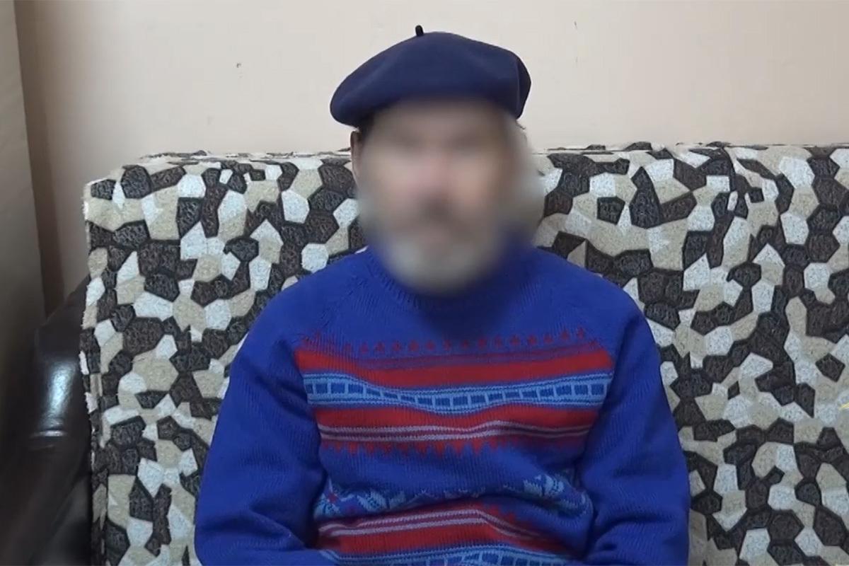 Пенсионер стал курьером мошенников и помог украсть у москвича миллионы рублей