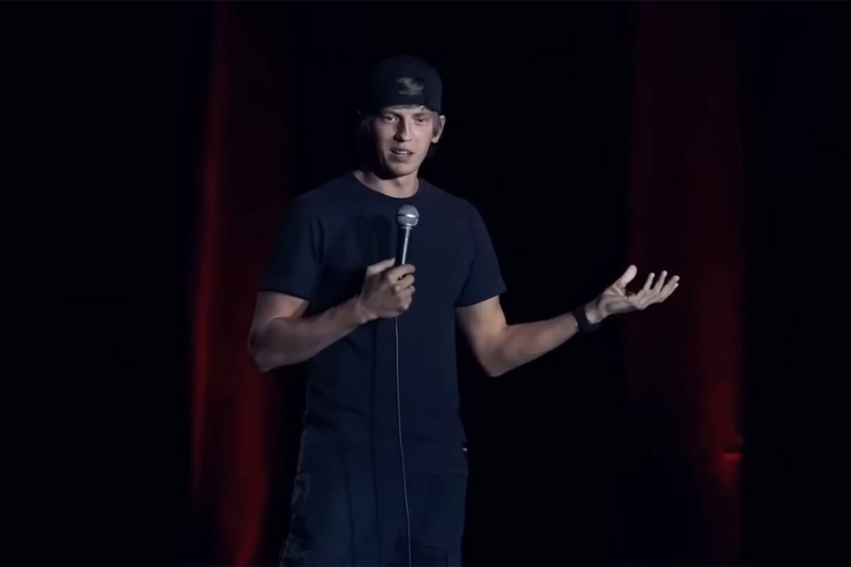 Большой сольный концерт популярного комика в Москве отменили