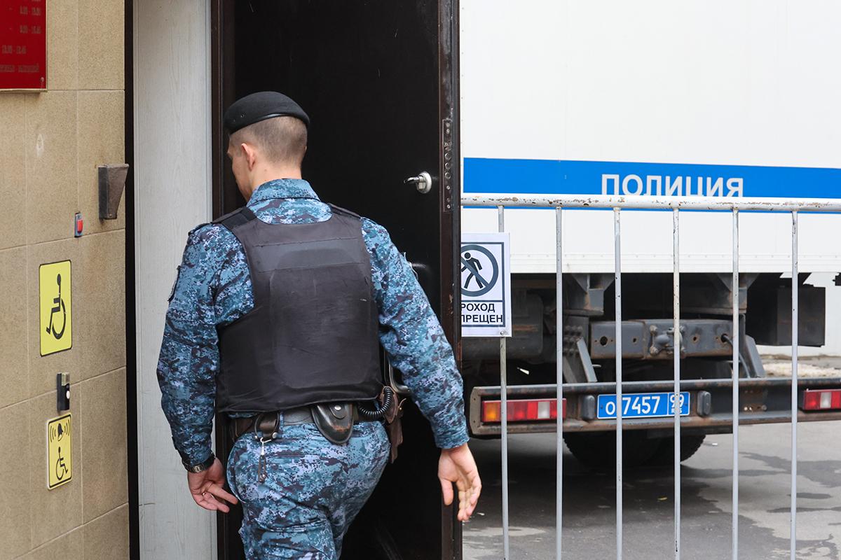 В Химках задержали девушку с килограммом запрещенных веществ в рюкзаке