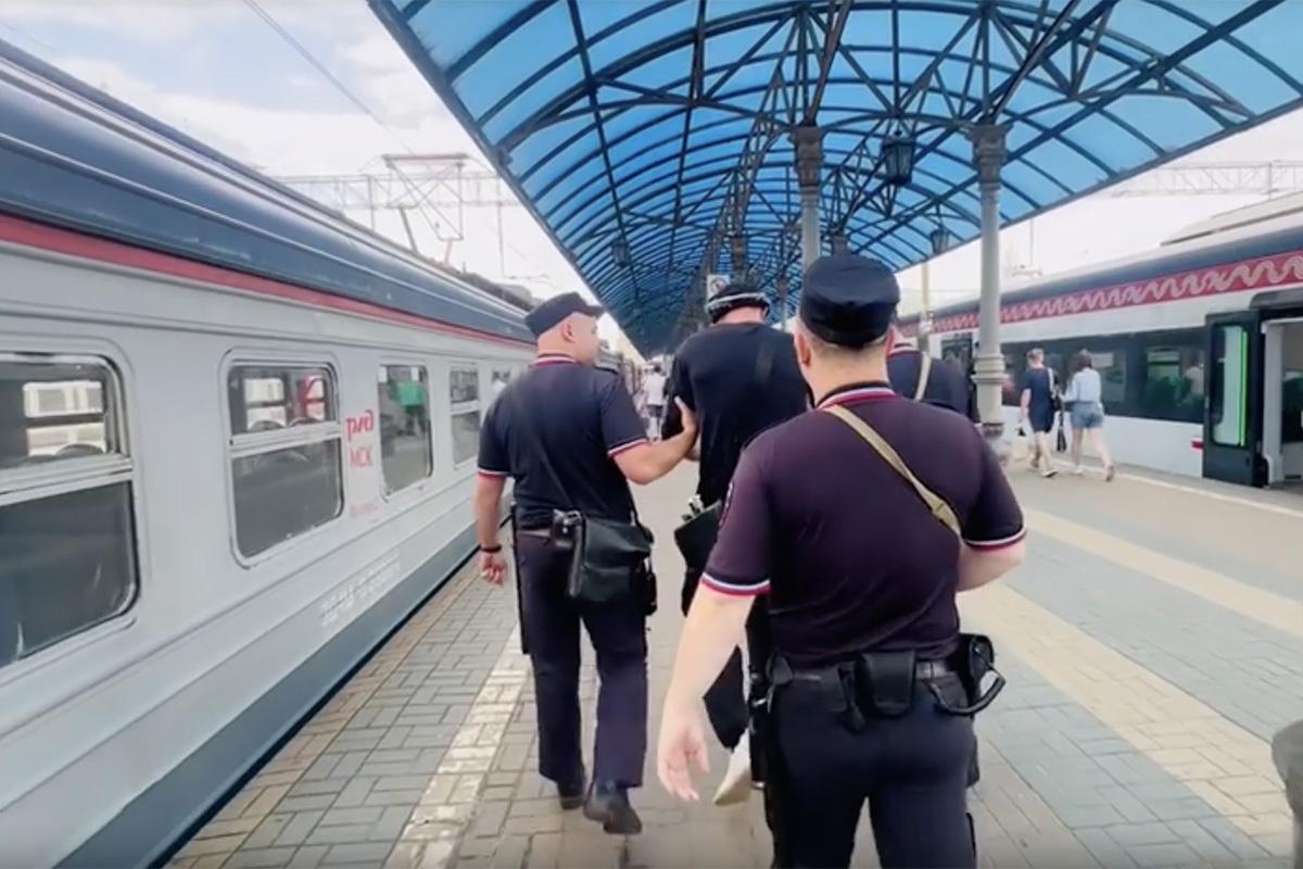 В Москве мужчина нашел большой пакет с наркотиками и поплатился