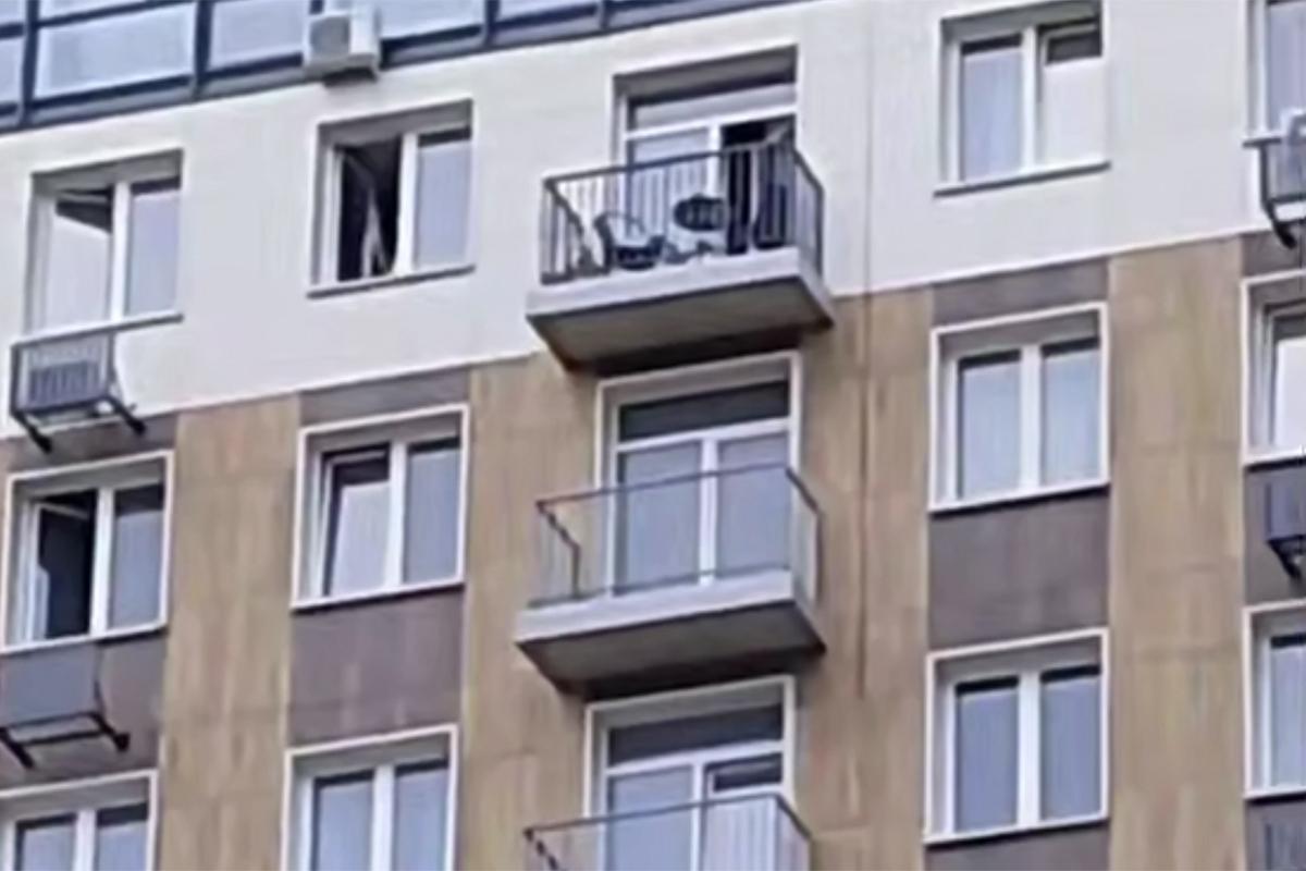 В Москве мужчина открыл стрельбу из окна жилого дома