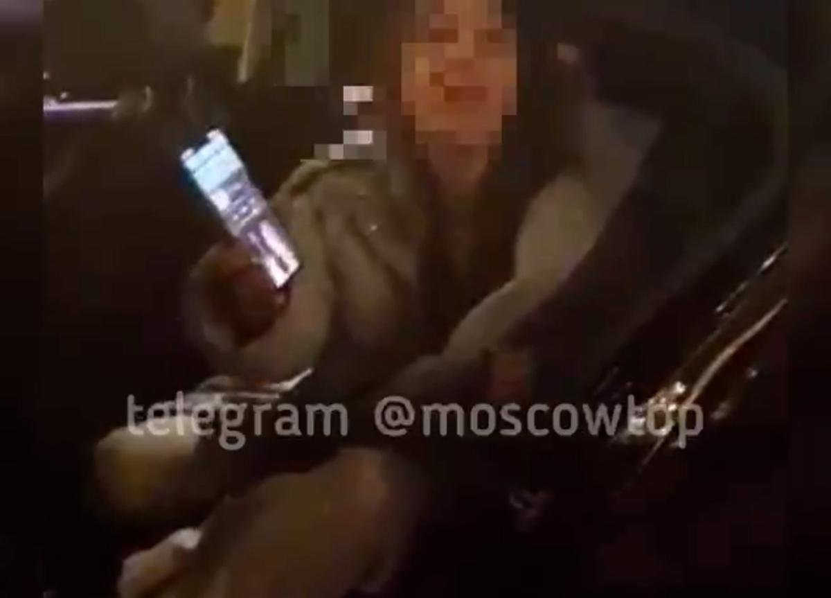 Пьяная девушка устроила антивоенный протест на рейсе из Бангкока в Москву