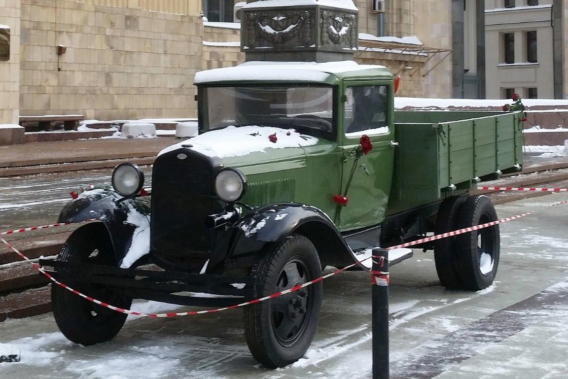 Необычный автомобиль у здания МИД заинтересовал россиян - Мослента