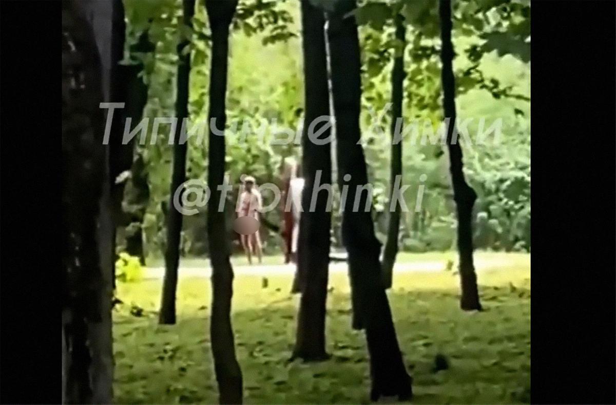 Голые девушки гуляют по городу: порно видео на укатлант.рф