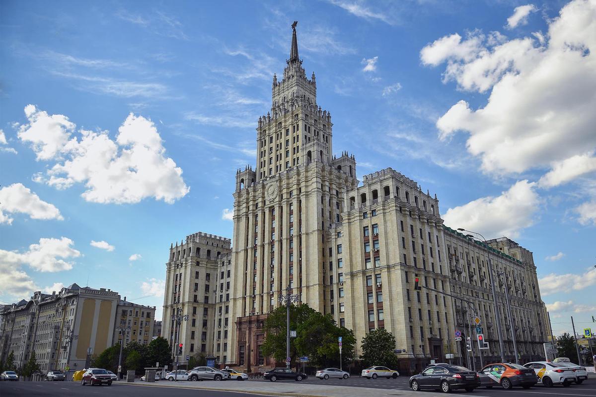 Жильцы знаменитой сталинки пожаловались на состояние своего дома - Мослента