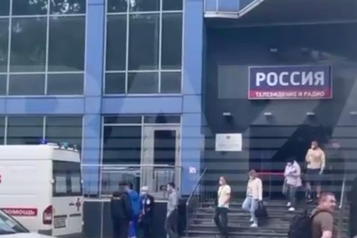 Сотни людей смотрели послание Президента Владимира Путина на Выставке 