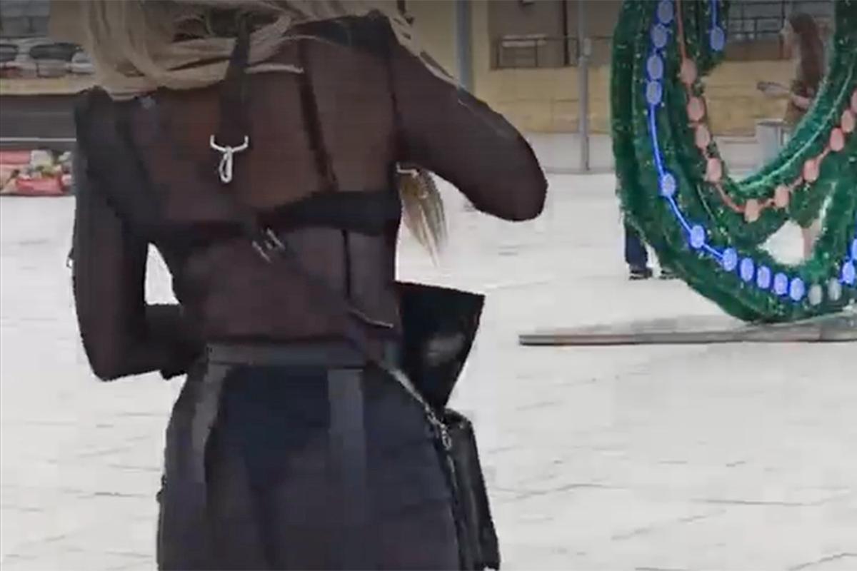 Барановская в мокром платье засветила грудь без лифа: видео