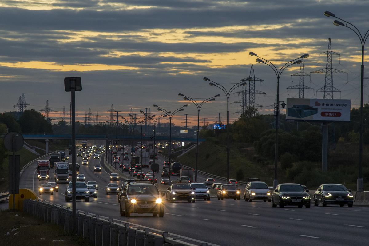 Движение транспорта перекроют в нескольких округах Москвы на День города -  Мослента