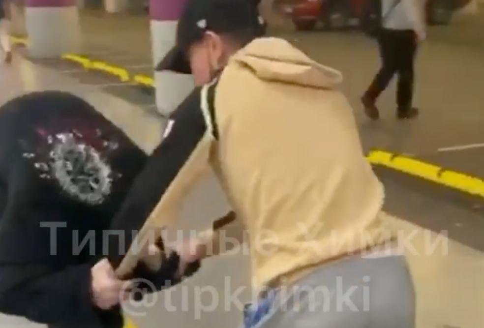 Групповое избиение - порно видео на optnp.ru