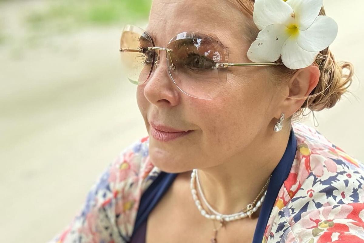 45-летняя Ирина Пегова опубликовала фото с глубоким декольте - Мослента