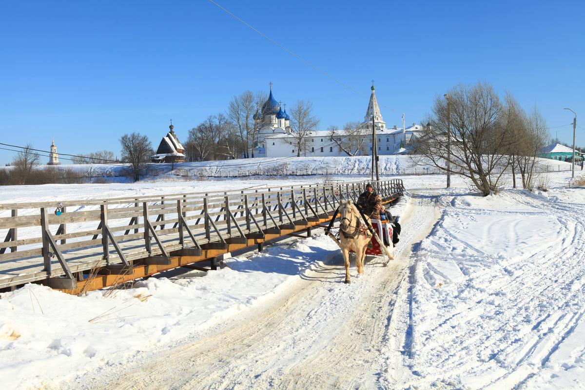 Новогодние каникулы в старорусском стиле. Куда можно поехать из Москвы на  январские праздники одним днем - Мослента