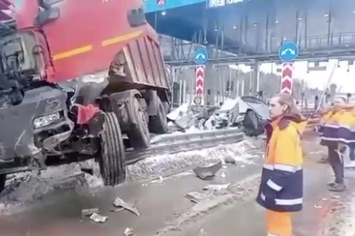 Последствия смертельного ДТП в Подмосковье попали на видео - Мослента