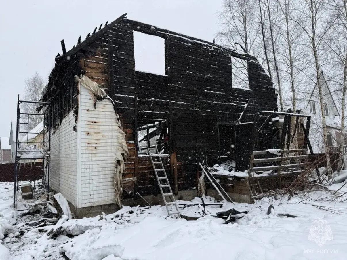 Ребенок погиб при пожаре в частном доме в Подмосковье