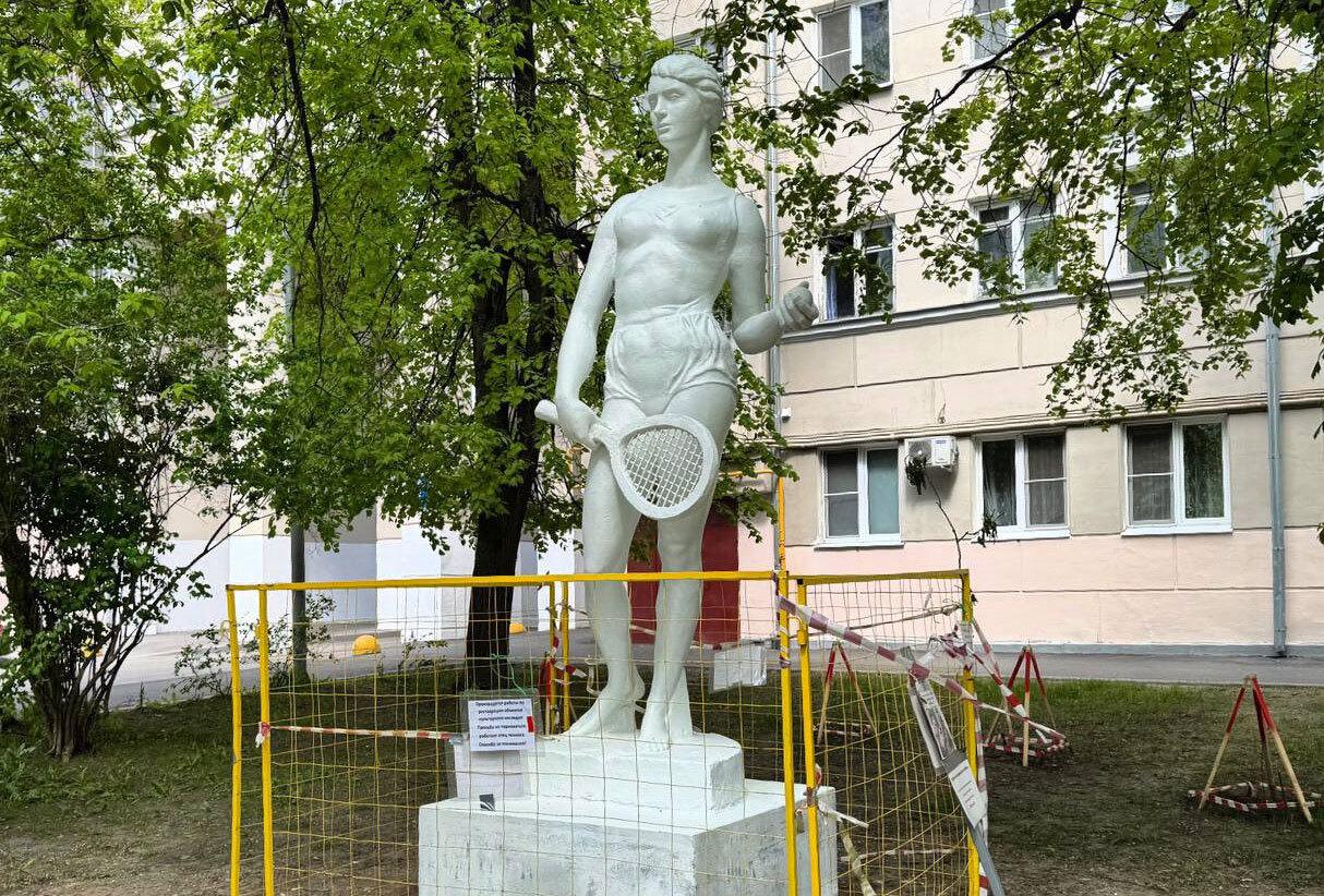 Вырытую из земли спортсменку после долгих лет вернули на свое место