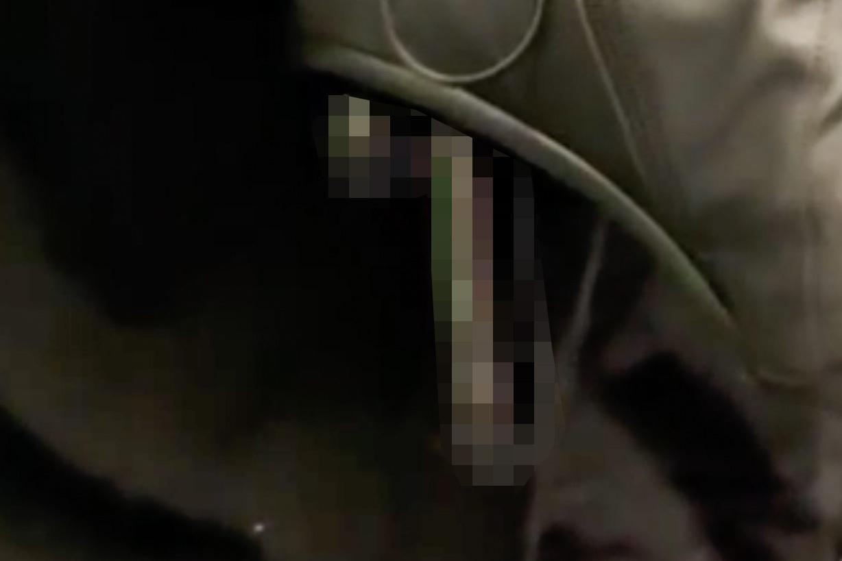 В московском метро заметили девушку в непристойных сапогах