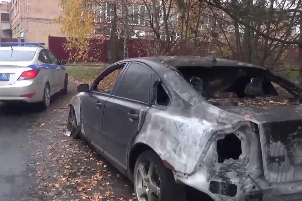 В Подмосковье поджог иномарки попал на видео