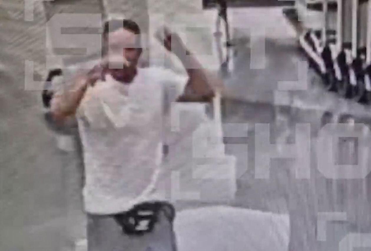 В московском аэропорту мужчина под наркотиками схватил малыша и с силой бросил на пол