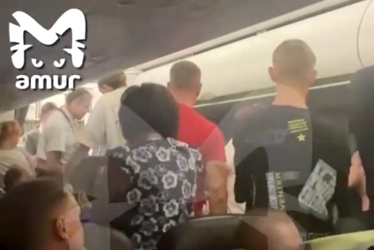 Пьяный дебош спровоцировал экстренную посадку авиарейса из Москвы