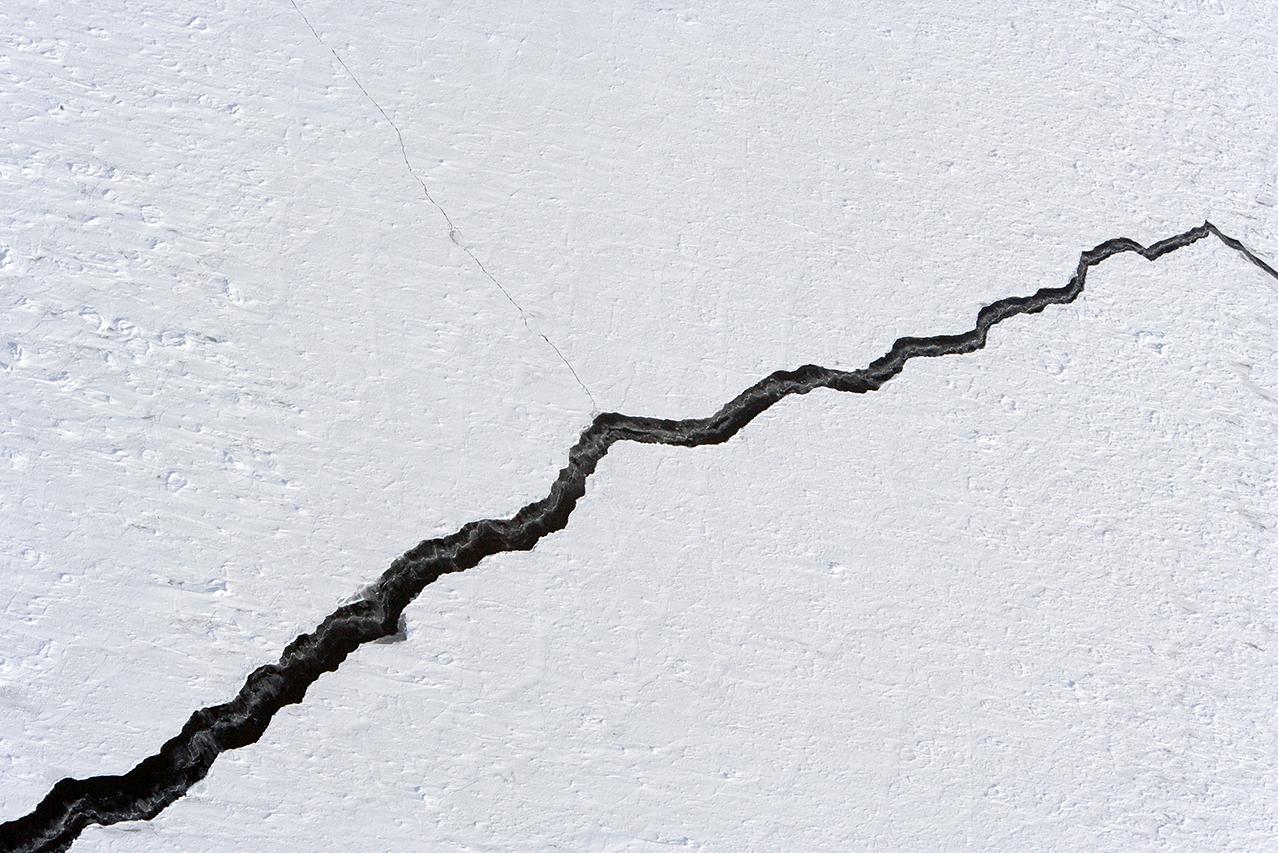 Москвичка обнаружила большую трещину на новом памятнике