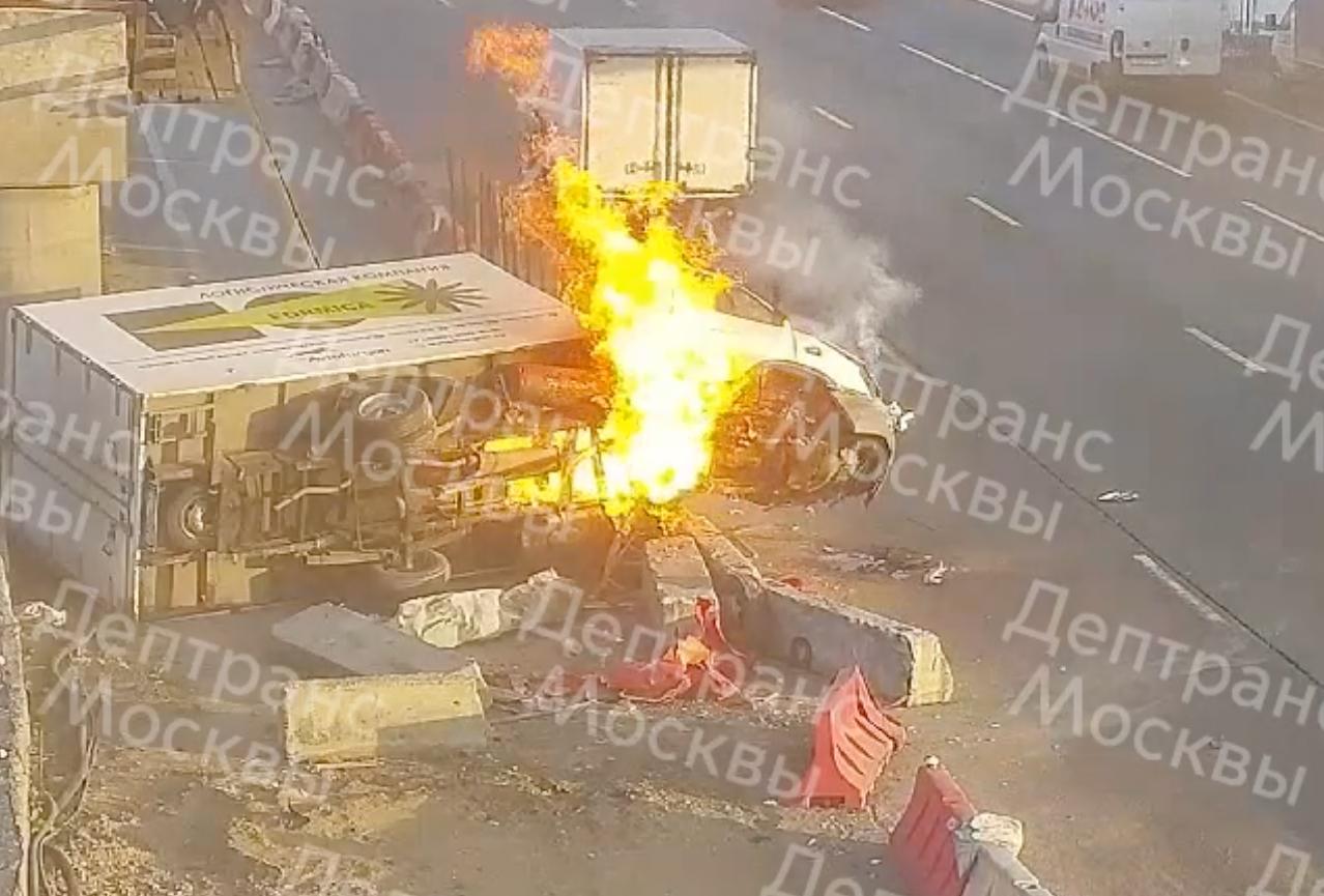 Автоавария с пожаром на МКАД попала на видео