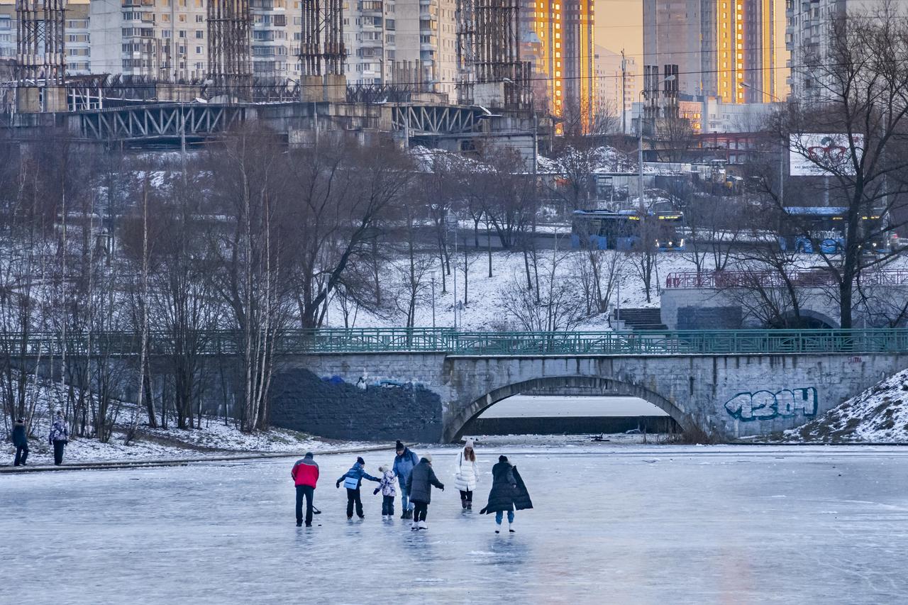 Названы подмосковные водоемы с самым тонким льдом