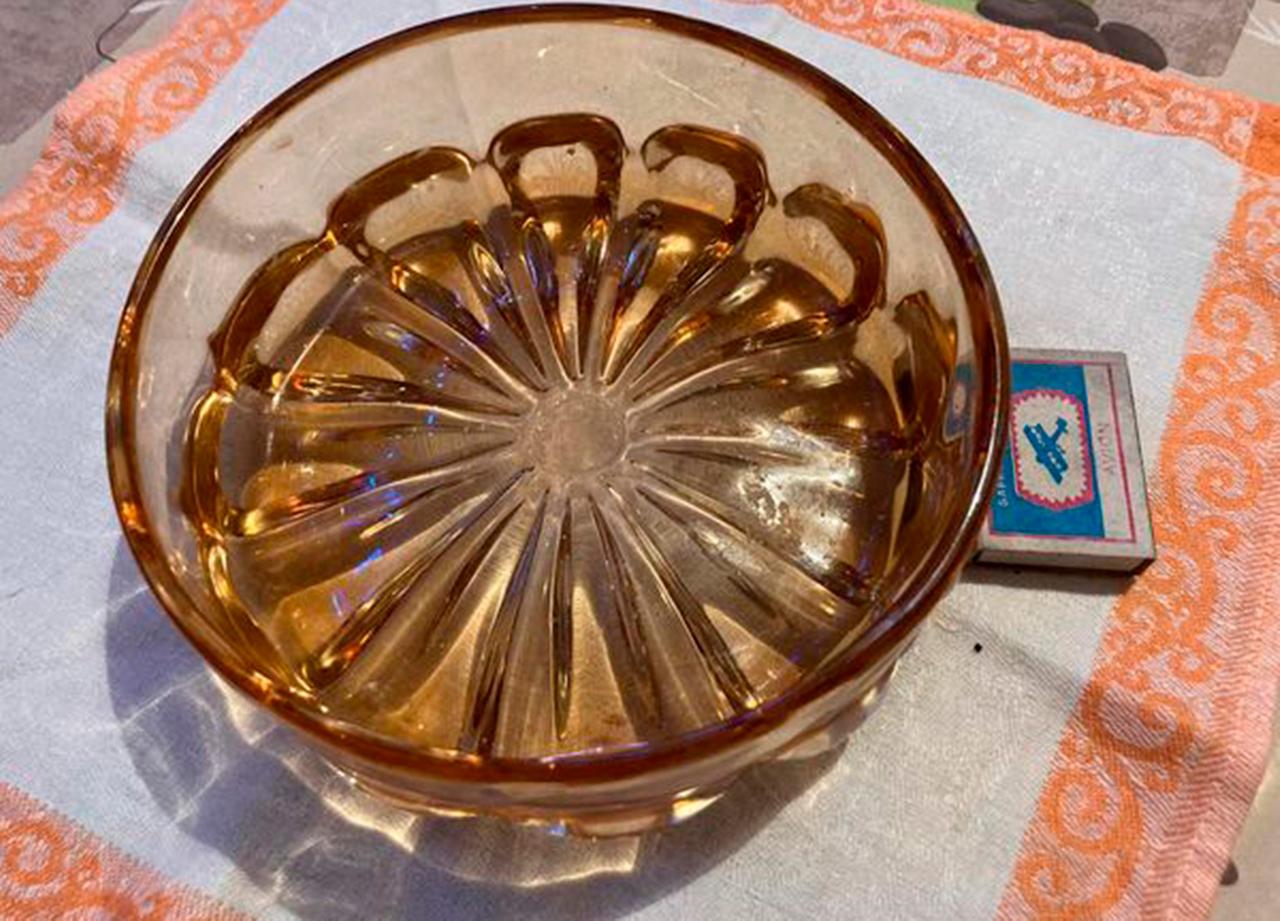 Советская конфетница привела россиян в замешательство