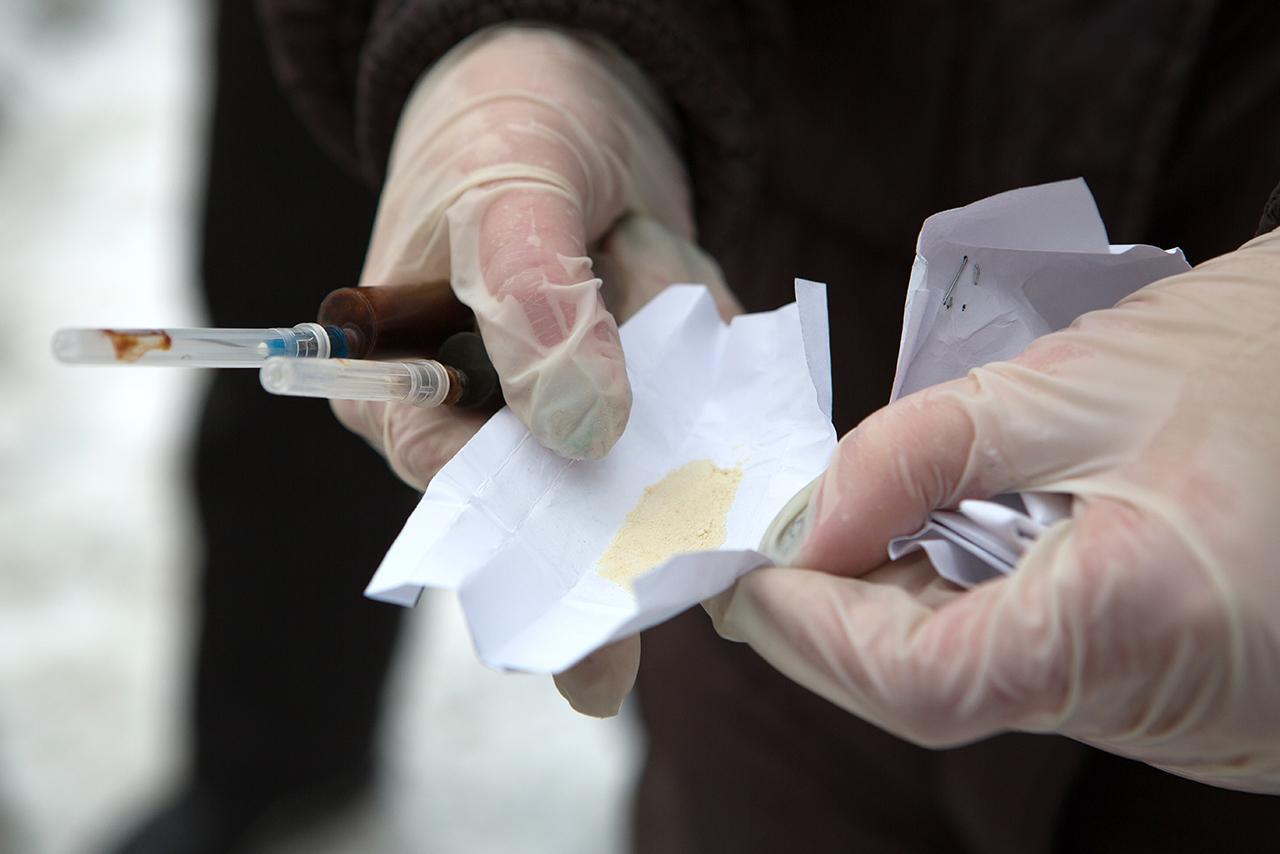 Приезжий дилер прятал героин в чехле от гитары в Подмосковье