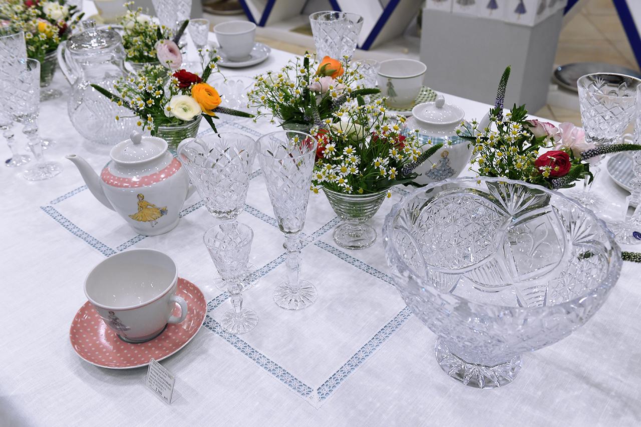 Россияне массово заявили о желании избавиться от бабушкиного хрусталя