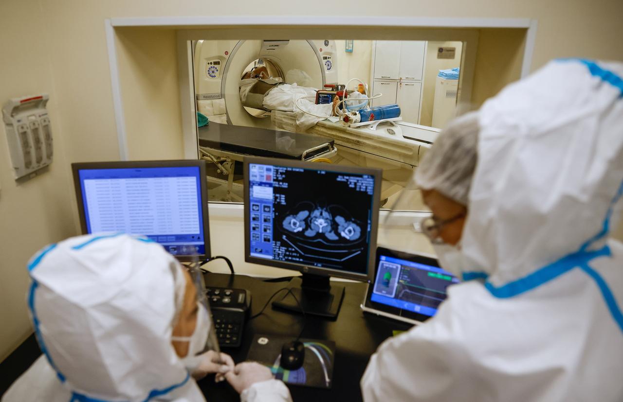 Врач назвал один из новых признаков омикрон-штамма