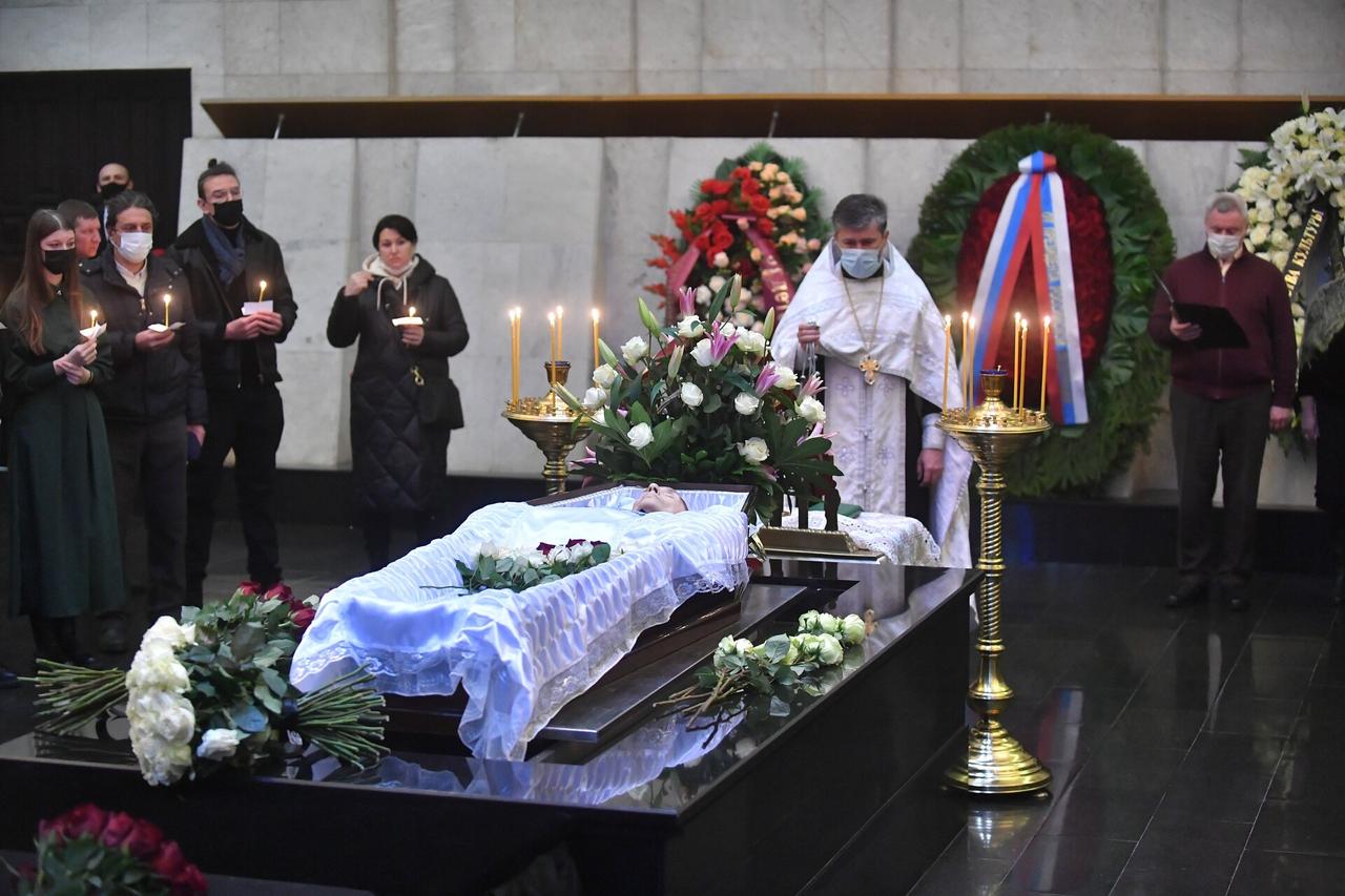 Никас Сафронов нашел объяснение малолюдности на похоронах Леонида Куравлева