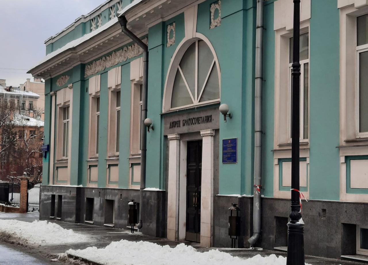 Москвичи объяснили популярность Грибоедовского ЗАГСа у новобрачных