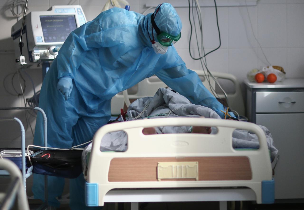 Биолог рассказал об опасности «вирусного коктейля» из дельты и омикрона