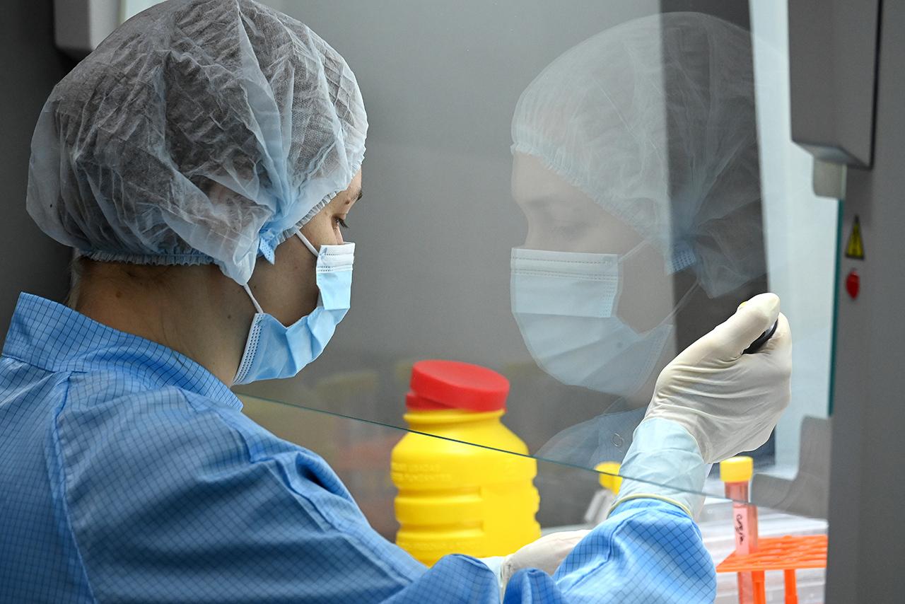 В Роспотребнадзоре допустили появление нового штамма COVID-19