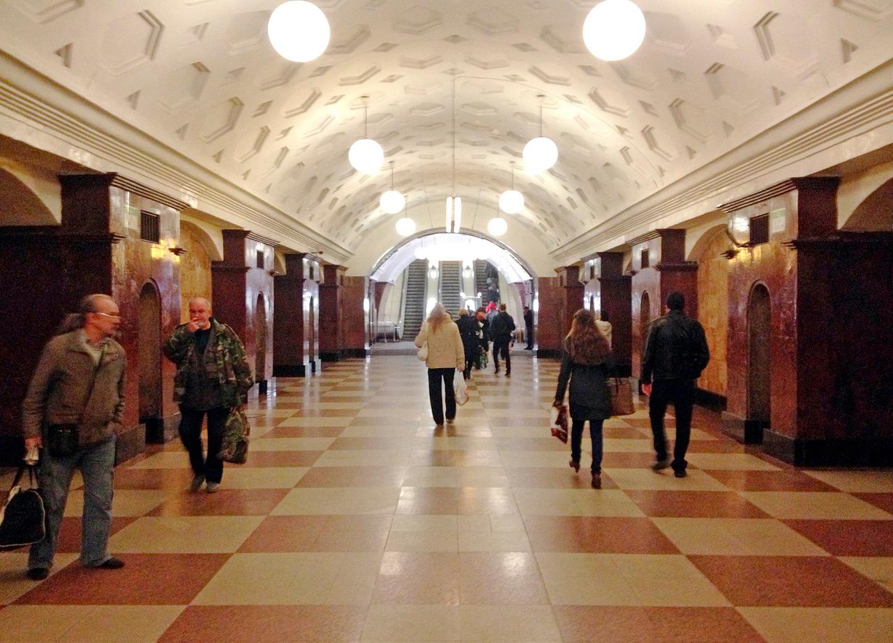 Москвичи обсудили стиль одной из самых темных станций столичного метро